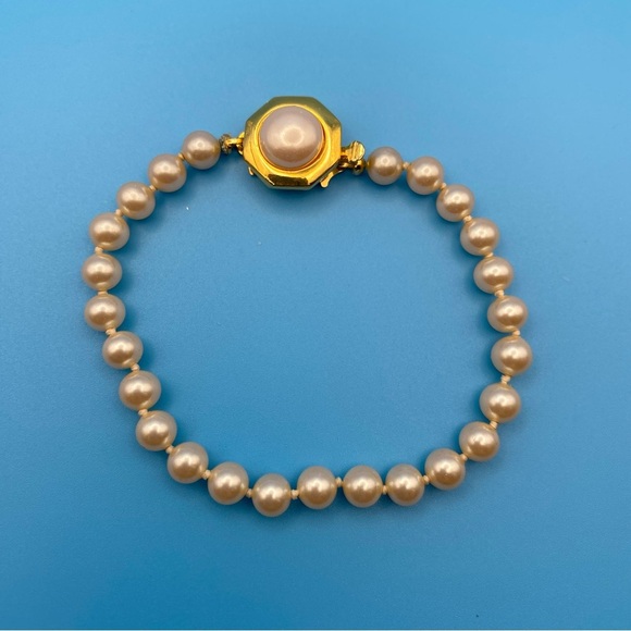 Vintage Gold Tone Faux Pearl Bracelet - Picture 2 of 5